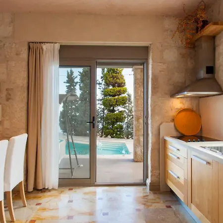Thomais Resort: 2 Stone With A Private Swimming Pool Agia Pelagia (Crete)